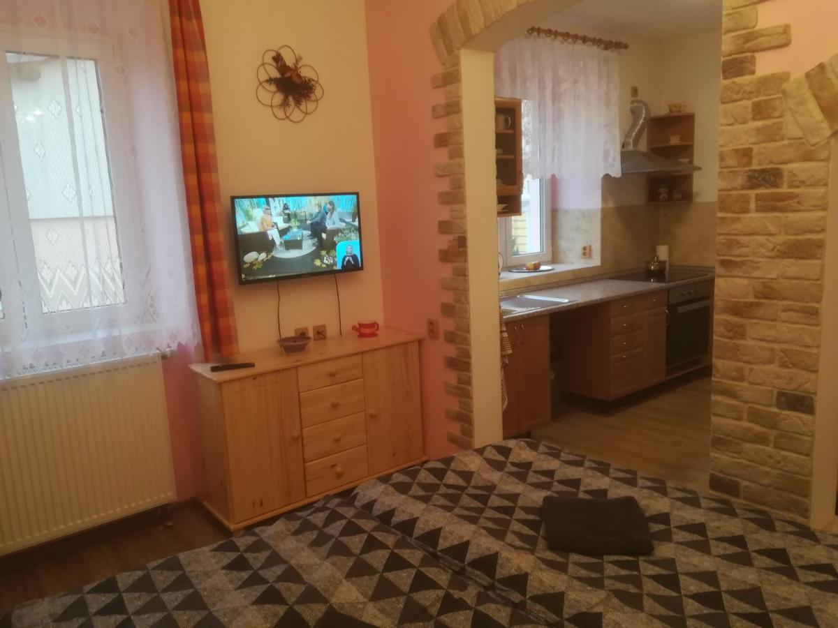 Apartmany Pod Baruncinou Skolou Česká Skalice Exteriör bild