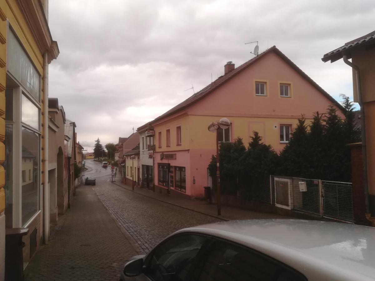 Apartmany Pod Baruncinou Skolou Česká Skalice Exteriör bild