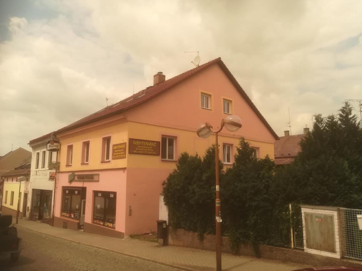 Apartmany Pod Baruncinou Skolou Česká Skalice Exteriör bild